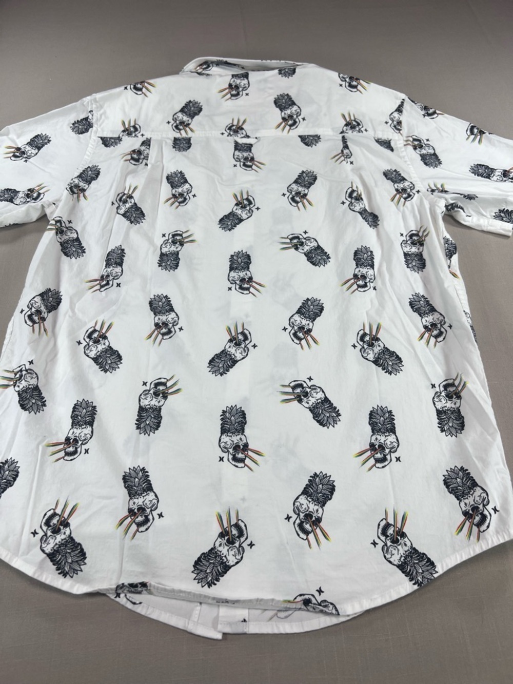Hurley Men’s S White Skull Pineapple Print Short Sleeve Button Down Stretch Fit - Picture 8 of 10
